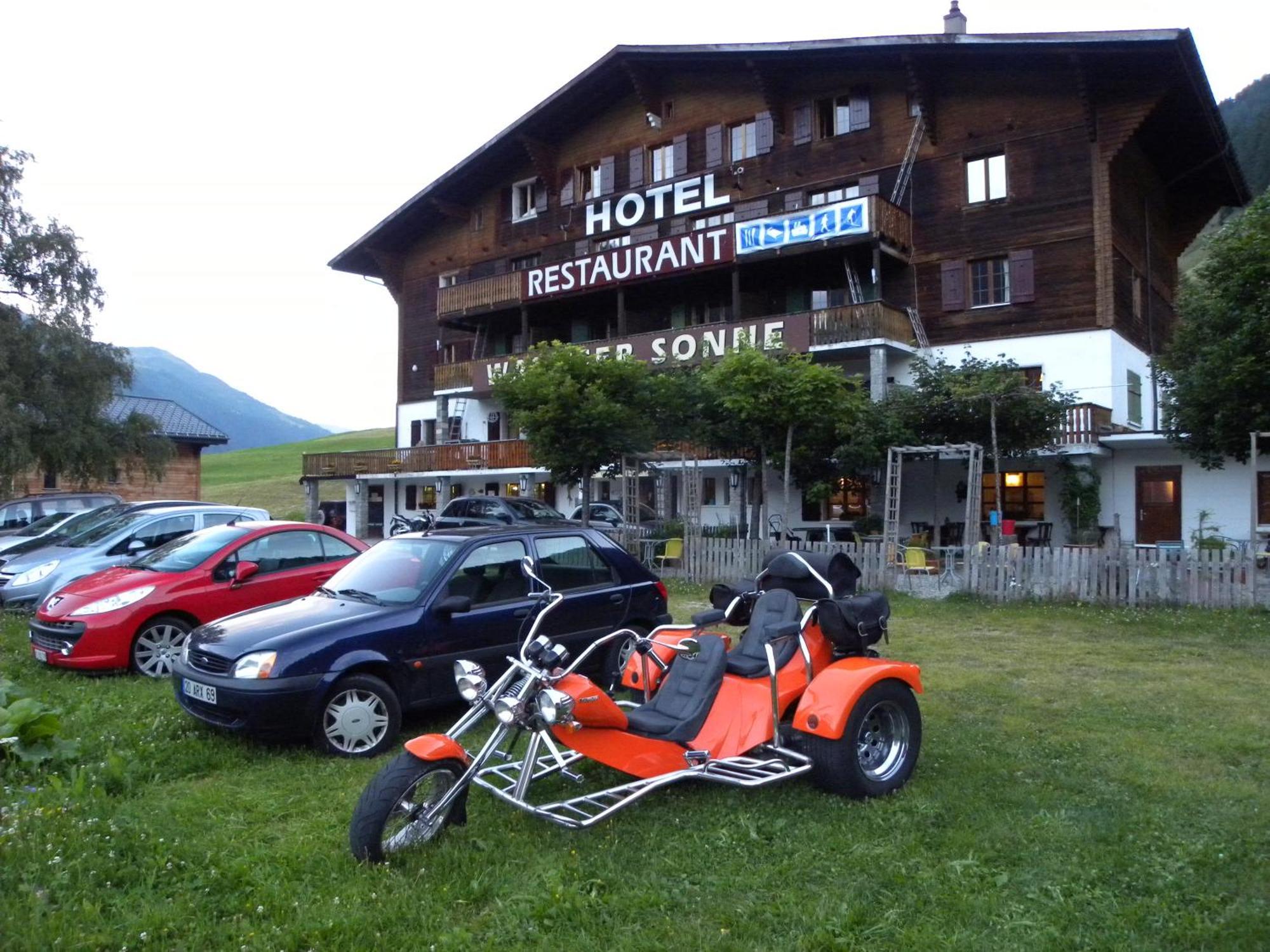 Hotel Restaurant Walliser Sonne Reckingen Екстериор снимка